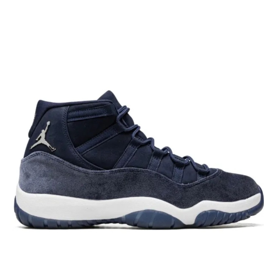 Air Jordan 11 Velvet "Midnight Navy" sneakers - Picture 2 of 5